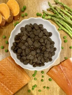 Huntland Adult Scottish Loch Salmon Grain Free Dry Dog Food - 10kg By Huntland -Pattes Douces Store Huntland Adult Scottish Salmon Grain Free Dog Food 10kg 2