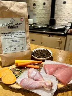 Huntland Deboned Chicken Turkey Grain Free Dry Puppy Food - 10kg + 2kg FREE By Huntland -Pattes Douces Store Huntland Deboned Chicken and Turkey Grain Free Puppy Food 12kg 4